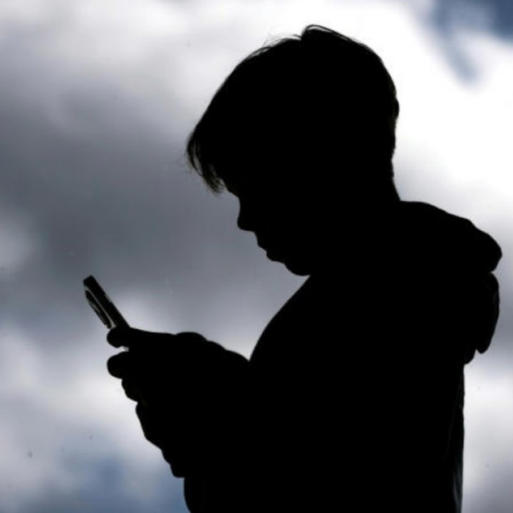 La UE se plantea prohibir el acceso de los menores a las redes sociales