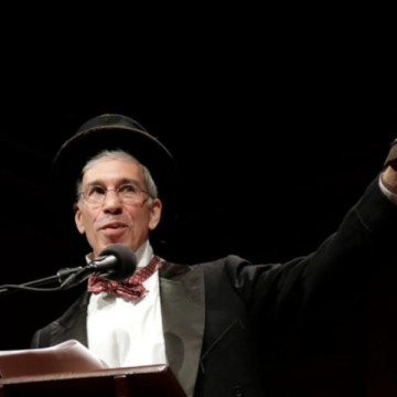 Marc Abrahams el fundador de los 'Nobel de broma': “La sociedad científica en EE UU está muy enfadada . La gente está despertando”