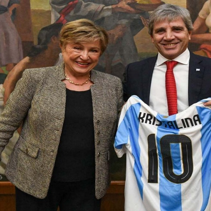 La pregunta de PERFIL a Kristalina Georgieva sobre las elecciones de 2027 y un eventual nuevo desembolso del FMI 15 h •  2 minutos de lectura   La directora gerente del Fondo Monetario Internacional (FMI), Kristalina Georgieva, llegó a Buenos Aires en una