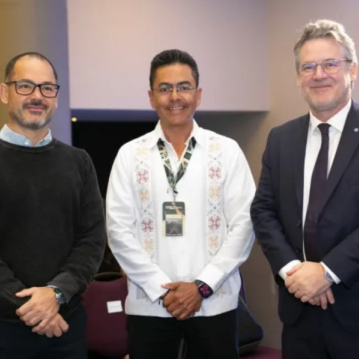 Emiliano Durand fue distinguido por su desempeño en el desarrollo educativo y capacitador de su municipio