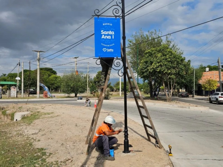 MUNICIPALIDAD DE SALTA:  ya lleva colocados 100 carteles con el nombre de los barrios