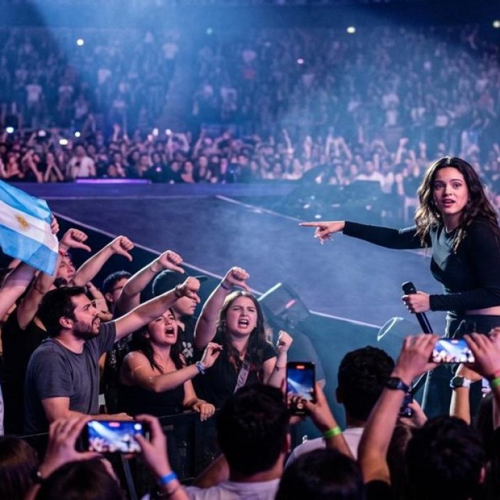 ROSALIA SE CRUZO CON UN ARGENTINO EN CHILE