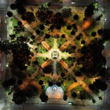 MUNICIPALIDAD DE SALTA: La plaza Güemes ya luce su nueva luminaria LED
