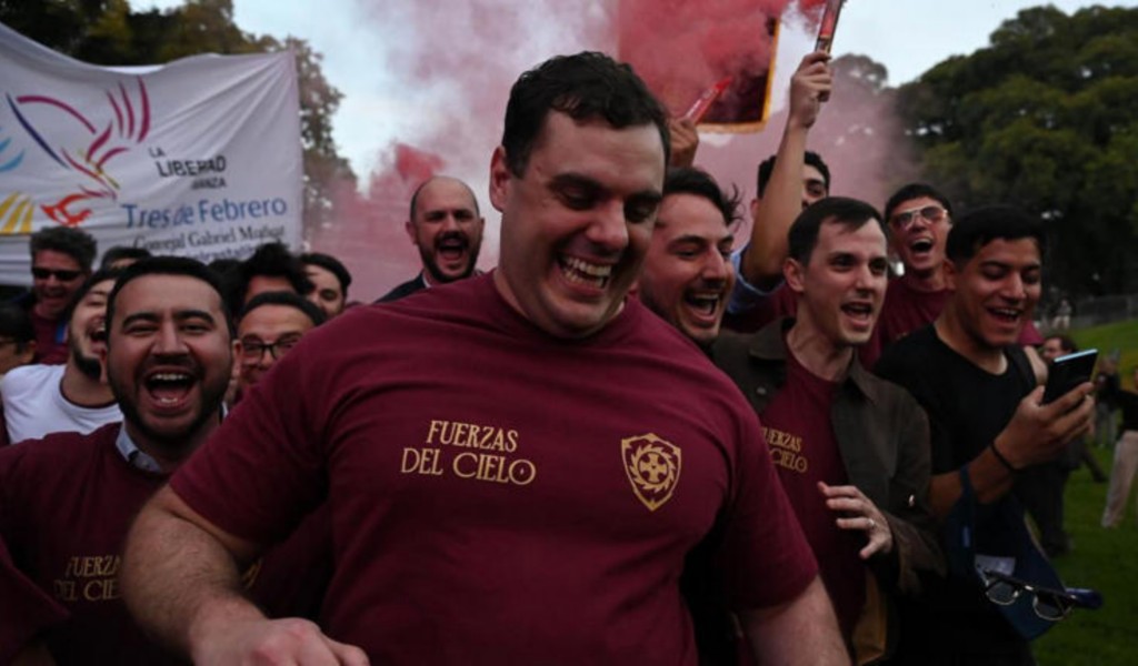 LA GUARDIA PRETORIANA DE MILEI SE REPLIEGA