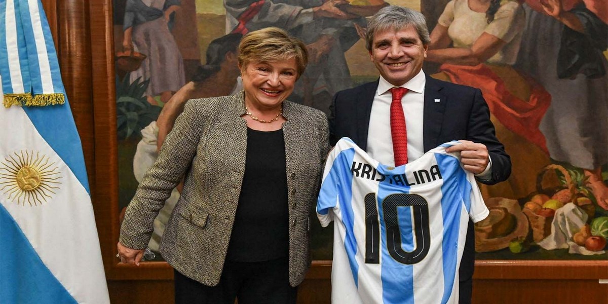 La pregunta de PERFIL a Kristalina Georgieva sobre las elecciones de 2027 y un eventual nuevo desembolso del FMI 15 h •  2 minutos de lectura   La directora gerente del Fondo Monetario Internacional (FMI), Kristalina Georgieva, llegó a Buenos Aires en una