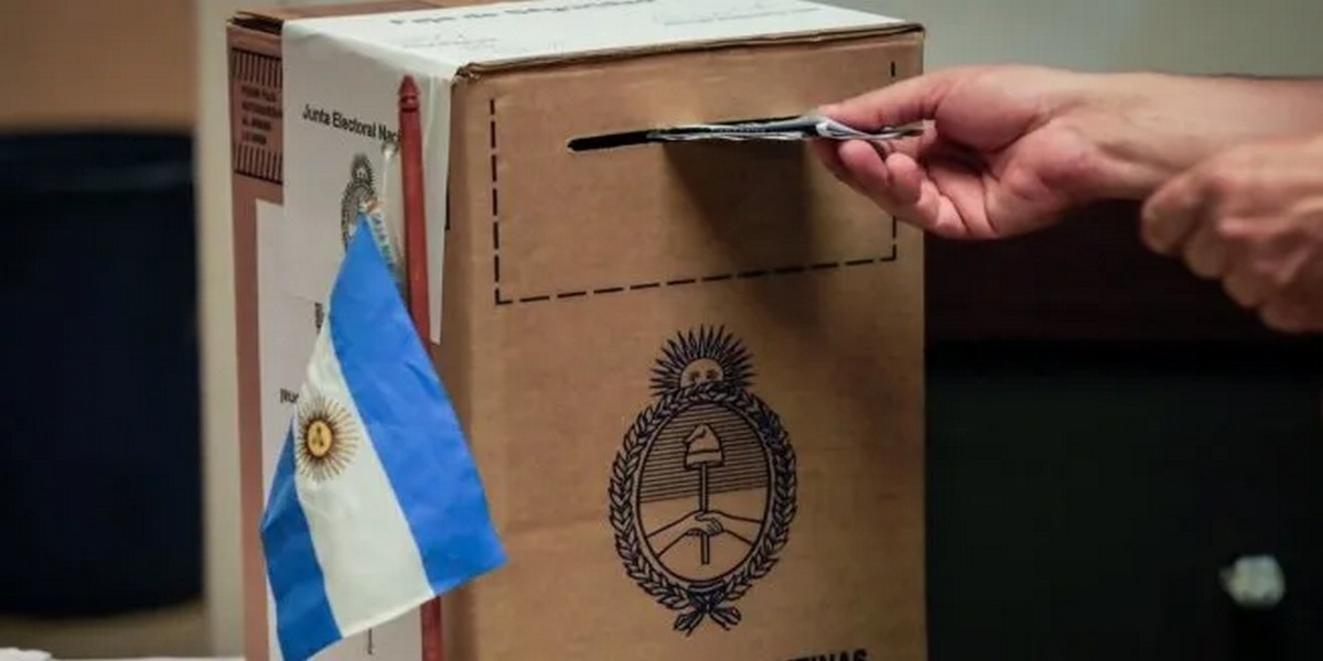 A meses de las elecciones los candidatos que quieren ser...