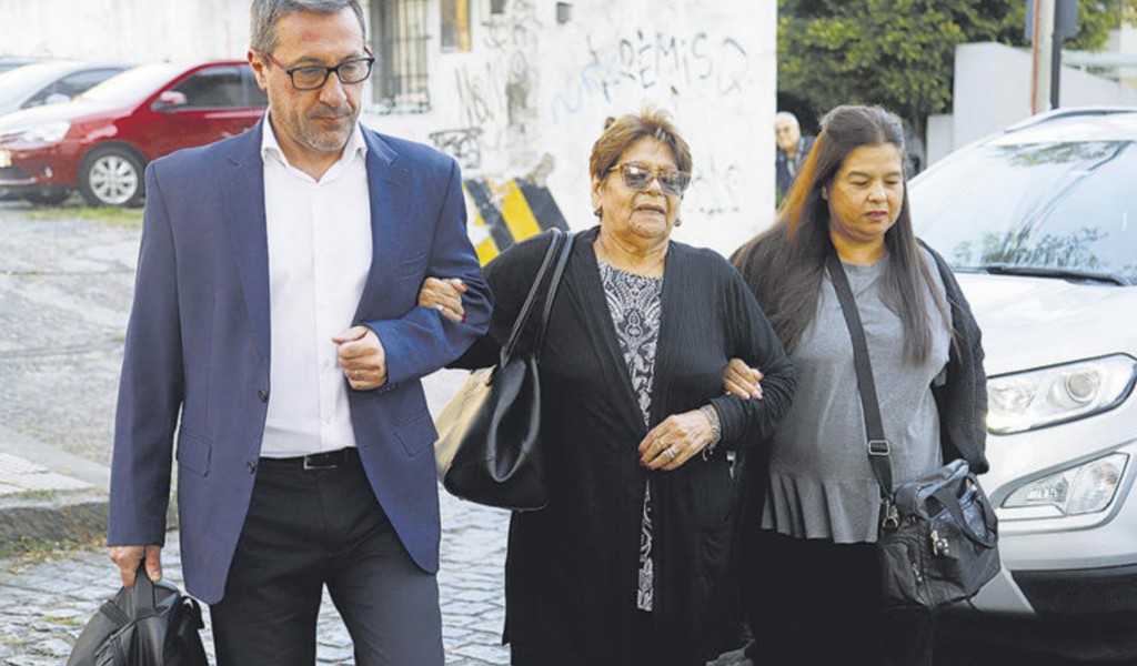 Embargo y procesamiento de las hermanas de Maradona y del abogado Matías Morla