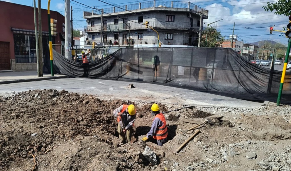 MUNICIPALIDAD DE SALTA: Obras pluviales, comenzó la excavación en San Martín y Olavarría