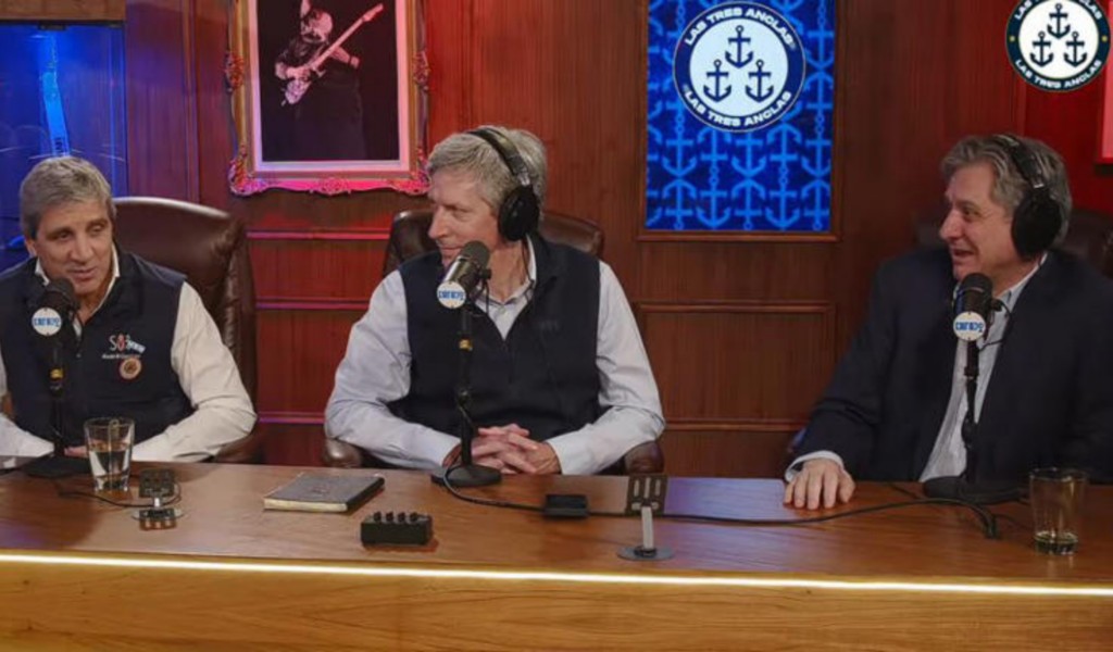 Caputo, Bausili, Daza, en Carajo TV. Caputo: "El plan sigue sólido, la gente se asusta por lo que ve enfrente, el comunismo..."