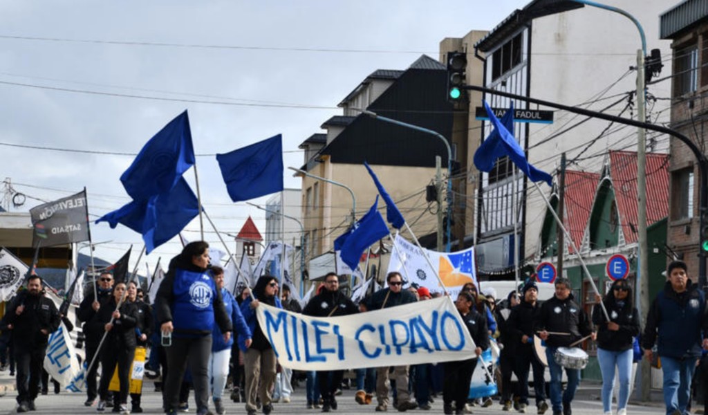 El rechazo a Milei llega hasta el fin del mundo