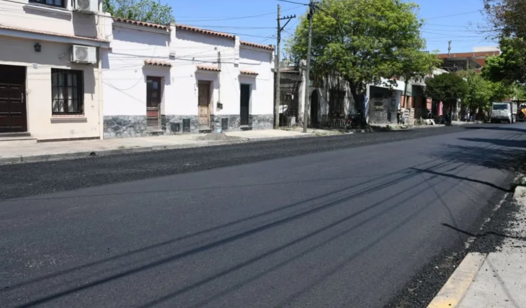 MUNICIPALIDAD DE SALTA: Renuevan la calzada en la calle Mendoza al 1.400