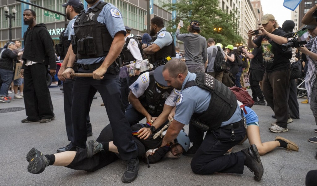 Más represión, jubilados heridos y detenidos frente al Congreso
