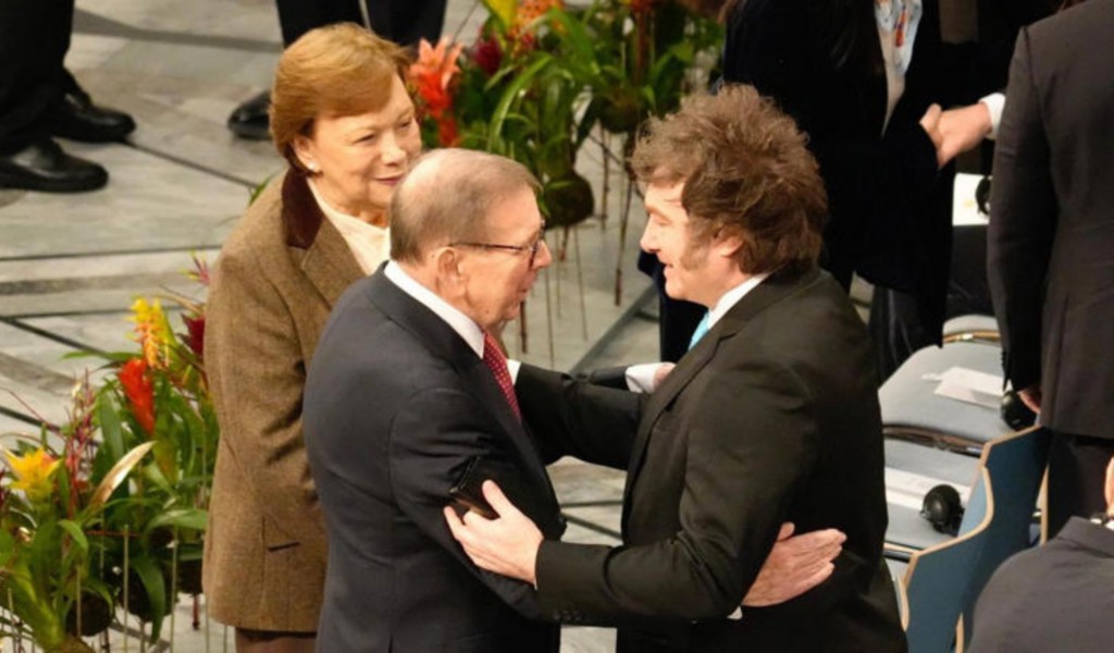 Javier Milei vuelve al país sin la foto con María Corina Machado y Donald Trump