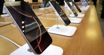 Cómo Apple transportó por avión toneladas de iPhones para evitar los aranceles de Trump