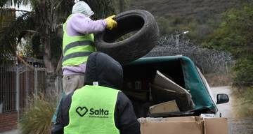 MUNICIPALIDAD DE SALTA: Con importante participación vecinal se realizó el descacharrado en el barrio Autódromo
