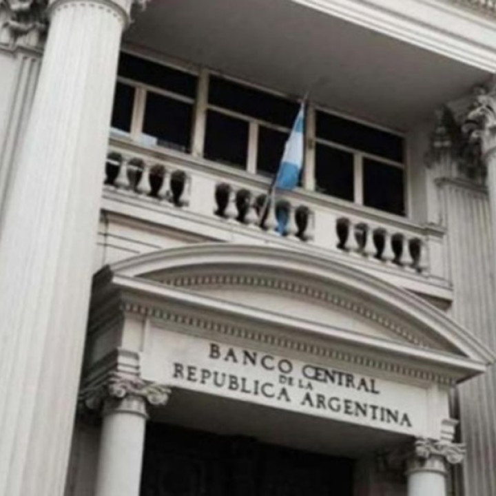 ALRMA EN ECONOMIA: Inversores anticipan devaluación del peso argentino tras las elecciones legislativas