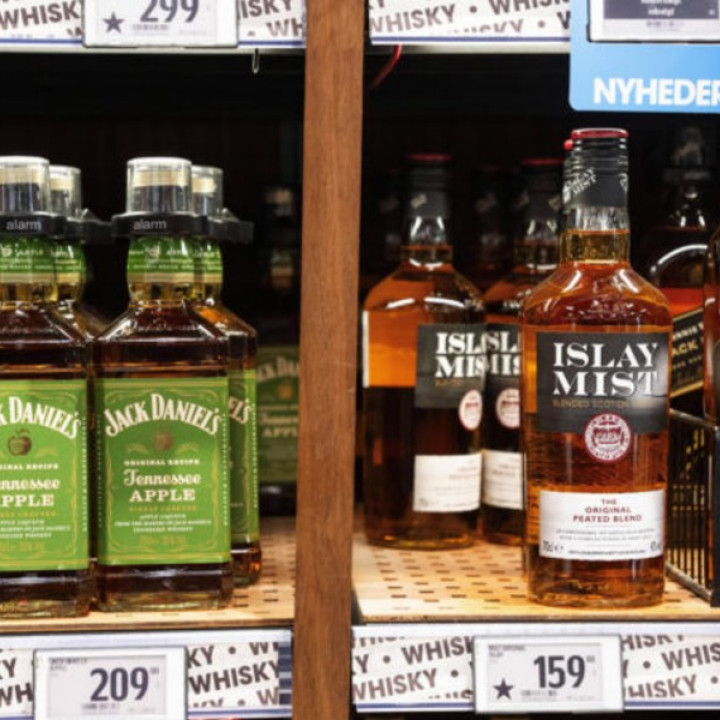 Acuerdo comercial EEUU-UE evita más tensiones, pero aumentará costos para empresas y consumidores