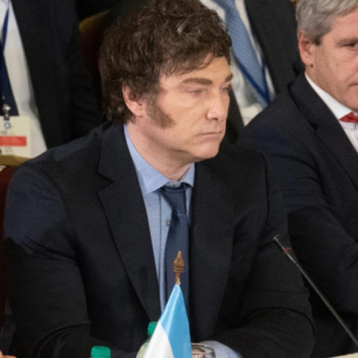 Último recurso: El líder de la Libertad Avanza, Javier Milei, parte hacia EEUU en búsqueda de una ultima ayuda de Trump