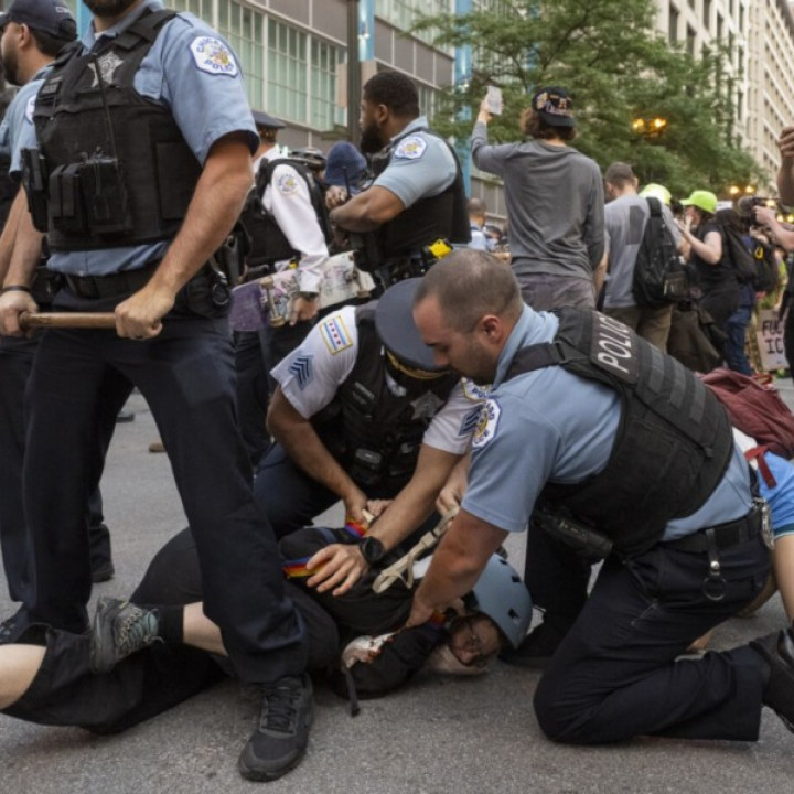 Más represión, jubilados heridos y detenidos frente al Congreso